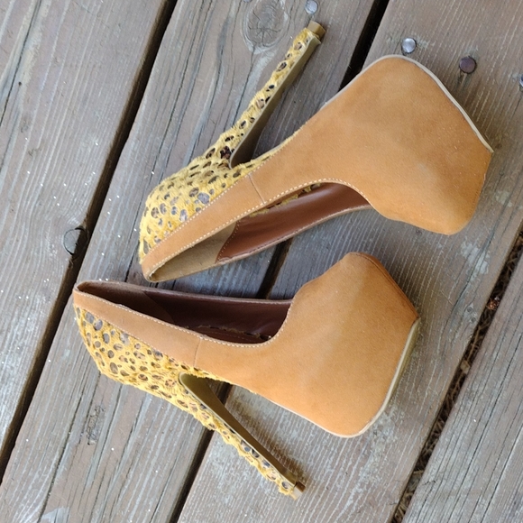 Liliana Exotic Fuzzy Leopard Print Heels - Picture 5 of 9